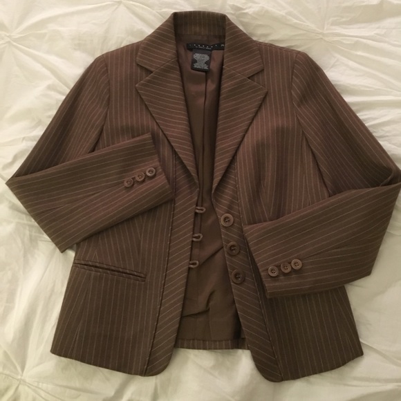 Women’s Laundry/Shelli Segal 2-pc Pinstripe Suit - Picture 4 of 8